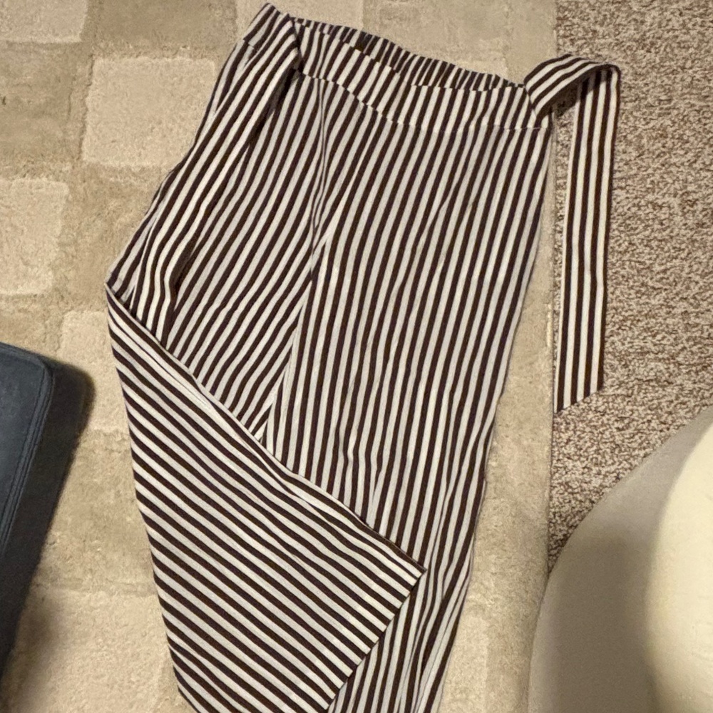 Striped Linen Capri Pants